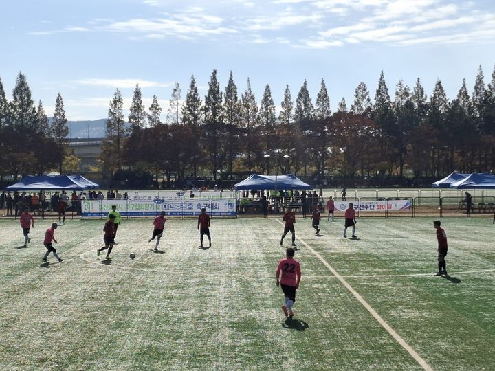 [부산=뉴시스] 대선주조배 축구대회. (사진=대선주조 제공) 2025.11.17. photo@newsis.com *재판매 및 DB 금지