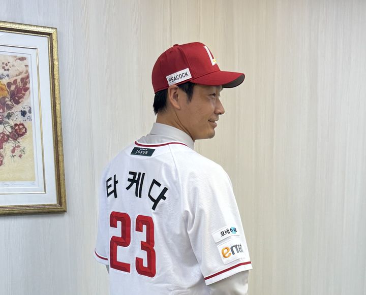 [서울=뉴시스] 프로야구 SSG 랜더스에 아시아쿼터 선수로 합류한 일본인 우완 투수 다케다 쇼타. (사진=SSG 랜더스 제공) 2025.11.17. photo@newsis.com *재판매 및 DB 금지