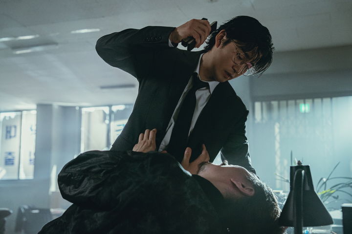 [서울=뉴시스] 배우 윤계상. (사진=쿠팡플레이 시리즈 'UDT: 우리 동네 특공대' 스틸컷) 2025.11.17. photo@newsis.com *재판매 및 DB 금지