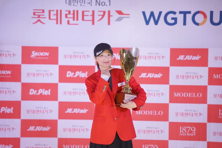 [서울=뉴시스]이진경, 롯데렌터카 WGTOUR 7차대회 우승.(사진=골프존 제공) 2025.11.17. photo@newsis.com *재판매 및 DB 금지