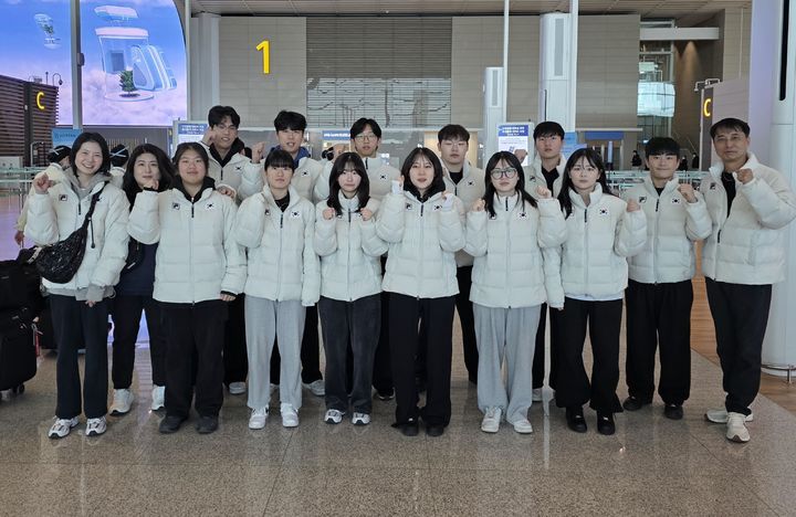 [서울=뉴시스] 사격 국가대표 후보선수단, 헝가리 오픈 국제 공기총 사격대회 참가 위해 출국. (사진=대한사격연맹 제공) *재판매 및 DB 금지