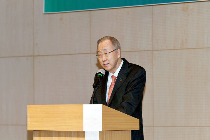 [서울=뉴시스] 반기문 전 UN 사무총장이 국민대에서 강연하고 있다. (사진=국민대 제공) 2025.11.17. photo@newsis.com *재판매 및 DB 금지
