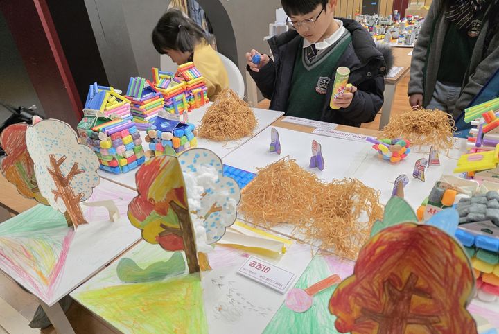 [수원=뉴시스]학생들의 작품 *재판매 및 DB 금지