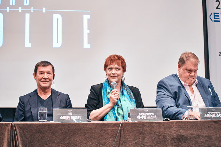 [서울=뉴시스] 17일 서울 중구 더 플라자 호텔에서 열린 '트리스탄과 이졸데' 기자간담회에서 작품 속 이졸데 역을 맡은 소프라노 캐서린 포스터가 발언하고 있다. (사진=국립오페라단 제공) 2025.11.17. photo@newsis.com *재판매 및 DB 금지