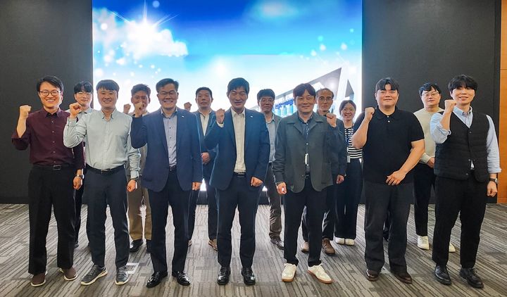 [세종=뉴시스] 한국서부발전은 전날(17일) 충남 태안 본사에서 '재난안전 기본계획 착수회의'를 진행했다고 18일 밝혔다. (사진=서부발전 제공) 2025.11.18. photo@newsis.com *재판매 및 DB 금지