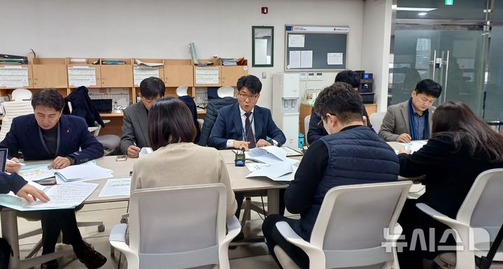 [전주=뉴시스]윤난슬 기자 = 전북특별자치도교육청은 18일 2026학년도 대학수학능력시험 가채점 결과를 분석한 자료를 내고 영역별 난도 변화와 정시 지원 전략을 제시했다. (사진=전북교육청 제공) 2025.11.18. photo@newsis.com