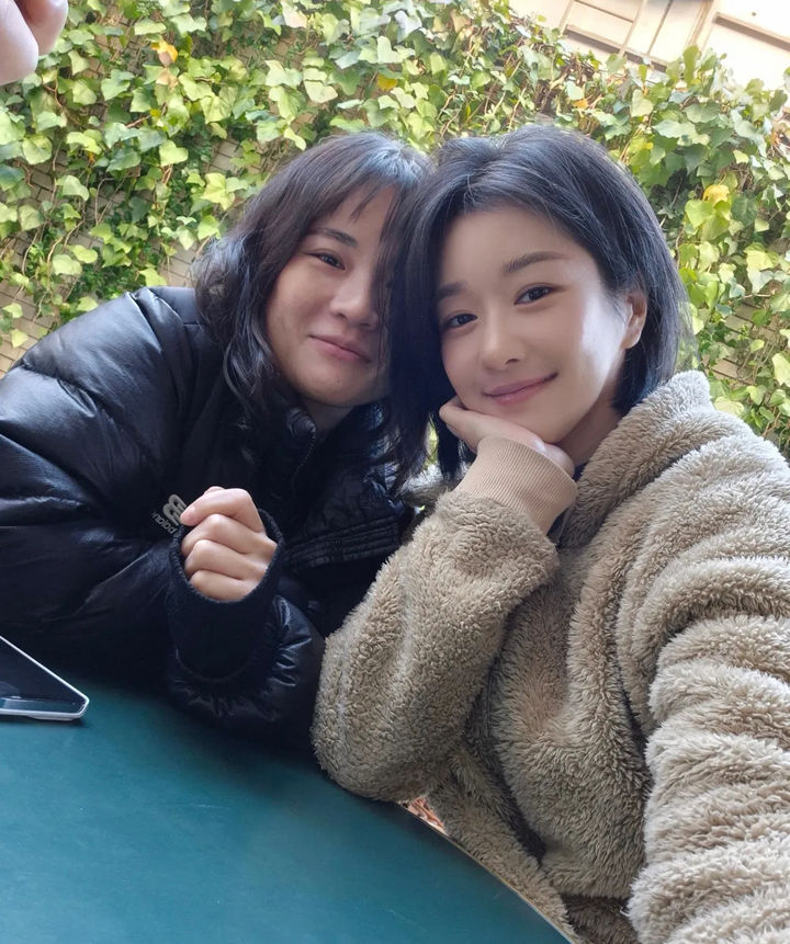 [서울=뉴시스] 배우 서예지(오른쪽). (사진=출처) 2025.11.18. photo@newsis.com *재판매 및 DB 금지