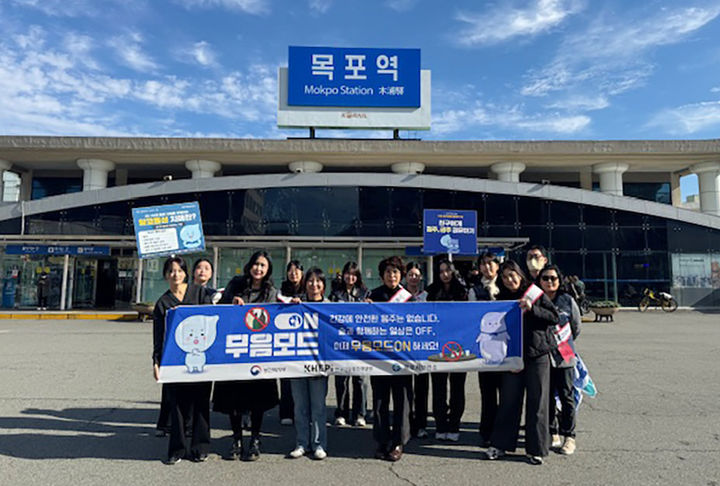 [목포=뉴시스]‘음주폐해 예방’ 캠페인. (사진=목포시 제공) 2025.11.18. photo@newsis.com *재판매 및 DB 금지