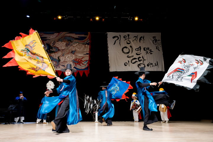 풍물굿패 해원의 '초혼제' 공연. (사진=예술경영지원센터 제공) *재판매 및 DB 금지