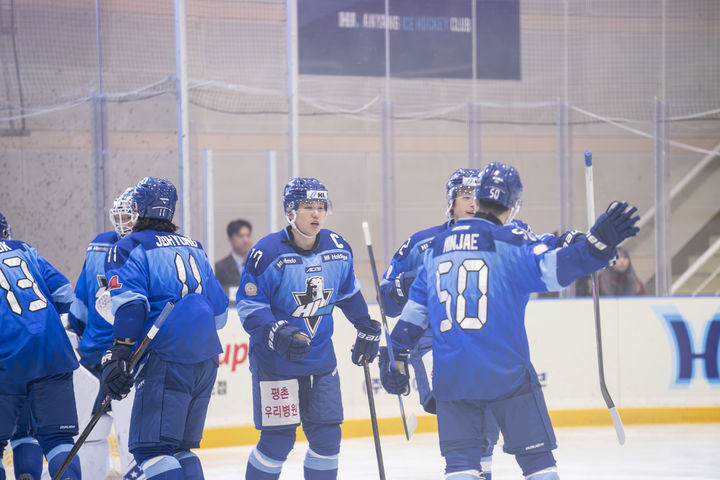 [서울=뉴시스] 아이스하키 HL 안양 선수단. (사진=HL 안양 제공) *재판매 및 DB 금지
