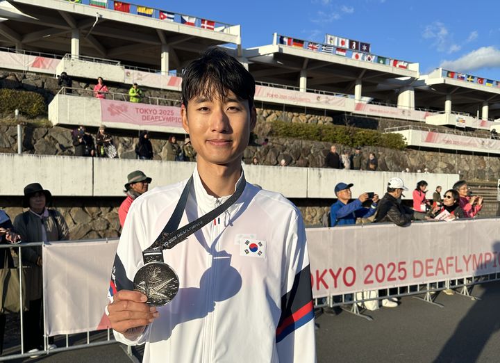 [도쿄·서울=뉴시스]사이클 고병욱, 은메달 획득. (사진=대한장애인체육회 제공)