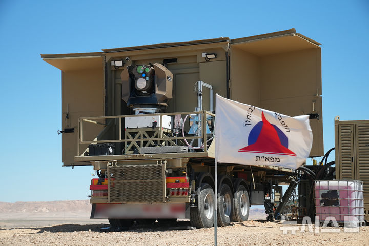 [이스라엘 하이파=뉴시스] 최명수 기자 = 라파엘이 개발한 아이언빔. 라파엘은 지난 9월 테스트에서 아이언빔을 이용한 드론 요격에 성공했다. 오는 12월 정식으로 배치할 계획이다. (사진=라파엘 제공) 2025.11.11. apollon@newsis.com
