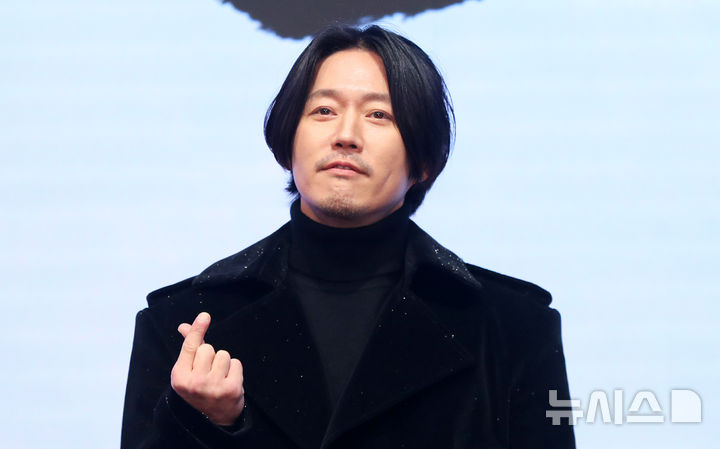 [서울=뉴시스] 김혜진 기자 = 배우 장혁이 18일 오후 서울 구로구 더 세인트에서 열린 KBS2 대하사극 '문무(文武)' 제작보고회에서 포즈를 취하고 있다. 2025.11.18. jini@newsis.com