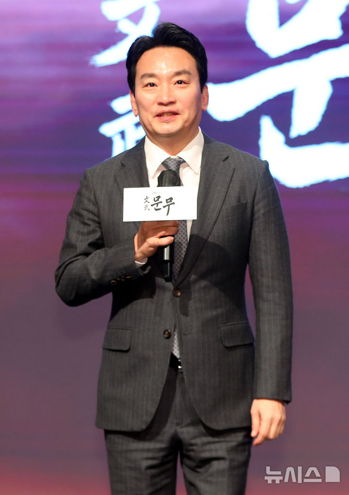 [서울=뉴시스] 김혜진 기자 = 박장범 KBS 사장이 18일 오후 서울 구로구 더 세인트에서 열린 KBS2 대하사극 '문무(文武)' 제작보고회에서 인사말을 하고 있다. 2025.11.18. jini@newsis.com