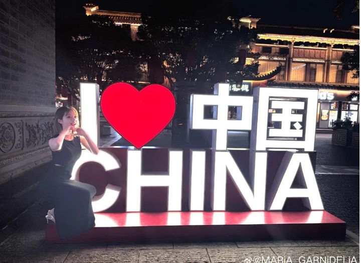 [서울=뉴시스] 다카이치 사나에 일본 총리가 대만 유사시 집단자위권 행사 가능성을 언급하면서 중국과 일본 간 외교적 갈등이 고조되는 가운데, 일본 연예인들이 잇따라 중국의 ‘하나의 중국 원칙’을 지지하는 입장을 밝히고 있다.일본 가수 메이리아가 자신의 웨이보에 올린 사진. <사진출처: 웨이보> 2025.11.19