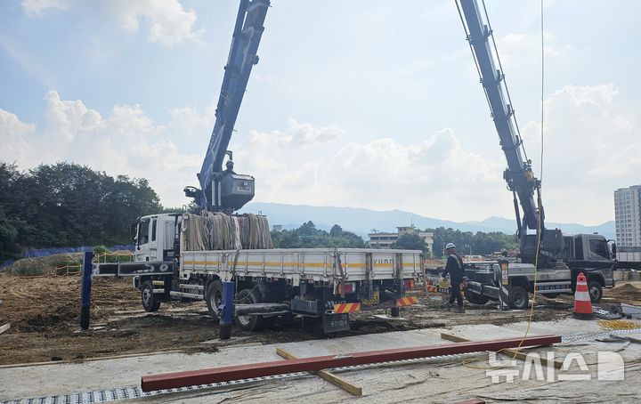 [전주=뉴시스]윤난슬 기자 = 전북 전주시가 침체한 건설경기에 활력을 불어넣기 위해 신설한 지역건설지원팀이 지역 건설업체의 수주 확대와 자재 사용 증가에 실질적 성과를 낸 것으로 분석됐다. (사진=전주시 제공) photo@newsis.com 