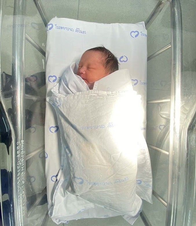 [뉴시스]아기는 병원으로 이송돼 검진을 받았다. (사진 = 데일리메일 캡처) *재판매 및 DB 금지