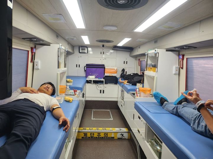  *재판매 및 DB 금지