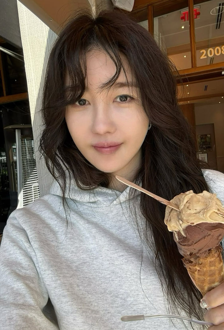 [서울=뉴시스] 배우 이지아. (사진=이지아 인스타그램 캡처) 2025.11.19. photo@newsis.com *재판매 및 DB 금지