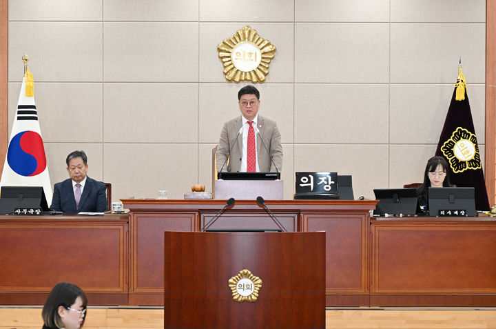 [울산=뉴시스] 구미현 기자 =울산 중구의회는 19일 본회의장에서 제278회 정례회 제1차 본회의를 열고 35일간의 의사일정에 돌입했다. (사진=울산 중구의회 제공) 2025.11.19. photo@newsis.com *재판매 및 DB 금지