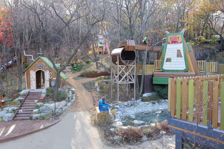 [서울=뉴시스] ‘뚝딱뚝딱 놀이터’ 조성 사진. 2025.11.19. (사진=도봉구 제공) *재판매 및 DB 금지