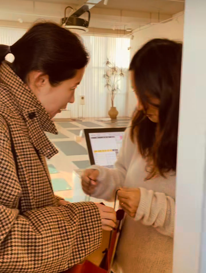 [서울=뉴시스] 배우 문소리(왼쪽)와 가수 이효리. (사진=문소리 인스타그램 캡처) 2025.11.19. photo@newsis.com *재판매 및 DB 금지