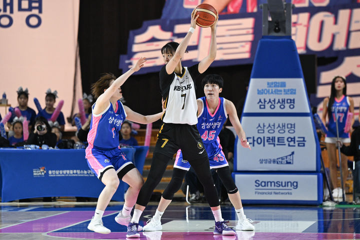 [서울=뉴시스] 여자프로농구 청주 KB국민은행의 박지수. (사진=WKBL 제공) *재판매 및 DB 금지