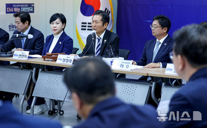 [대구=뉴시스] 이무열 기자 = 정청래 더불어민주당 대표가 19일 대구 중구 더불어민주당 대구시당에서 열린 제184차 대구 현장 최고위원회의에서 발언하고 있다. 2025.11.19. lmy@newsis.com