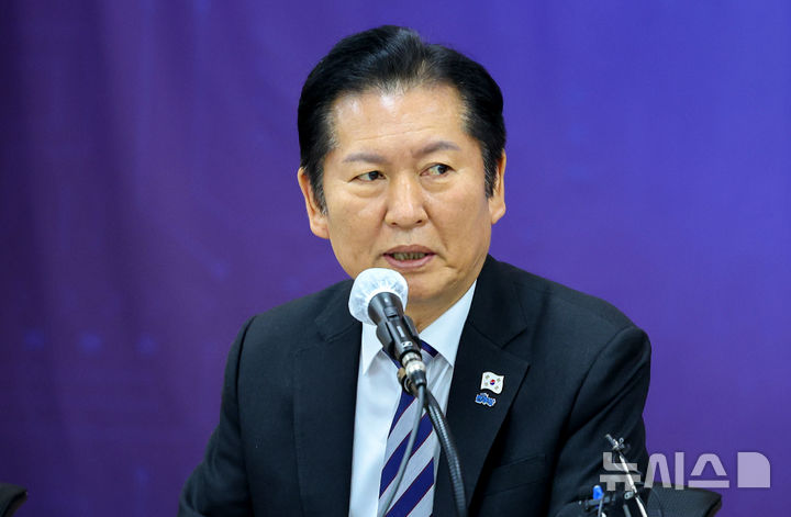 [대구=뉴시스] 이무열 기자 = 정청래 더불어민주당 대표가 19일 대구 중구 더불어민주당 대구시당에서 열린 제184차 대구 현장 최고위원회의에서 발언하고 있다. 2025.11.19. lmy@newsis.com