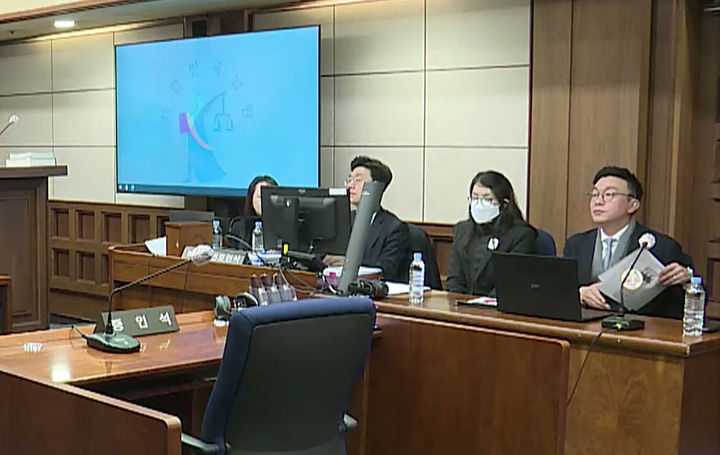 [서울=뉴시스] 전 대통령 영부인 김건희 씨가 19일 서울 서초구 서울중앙지법에서 열린 '도이치모터스 주가조작' 알선수재 등 혐의 10차 공판에 출석해있다. (사진=서울중앙지방법원 제공) 2025.11.19. photo@newsis.com *재판매 및 DB 금지