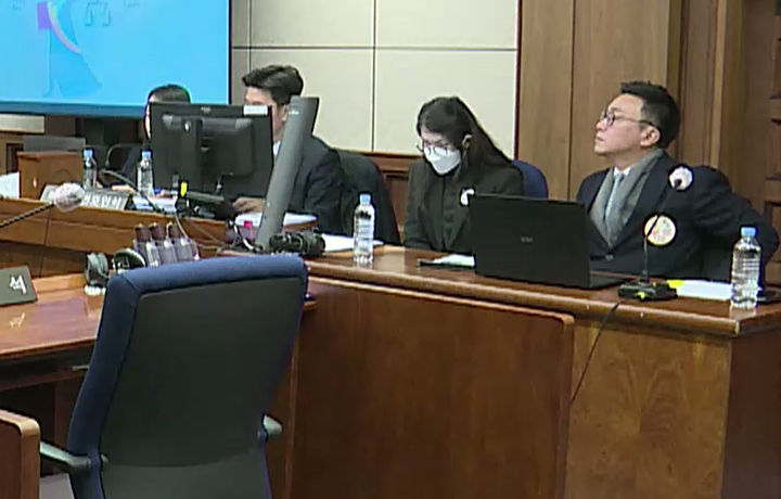 [서울=뉴시스] 전 대통령 영부인 김건희 씨가 지난달 19일 서울 서초구 서울중앙지법에서 열린 '도이치모터스 주가조작' 알선수재 등 혐의 10차 공판에 출석해있다. (사진=서울중앙지방법원 제공) 2025.11.19. photo@newsis.com *재판매 및 DB 금지