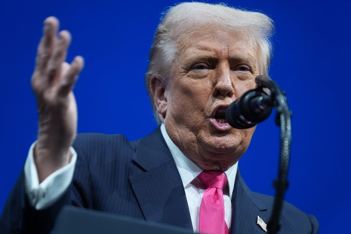 [워싱턴=AP/뉴시스] 도널드 트럼프 미국 대통령이 19일(현지 시간) 워싱턴DC 케네디센터에서 열린 미-사우디 투자 포럼에서 연설하고 있다. 2025.11.20.