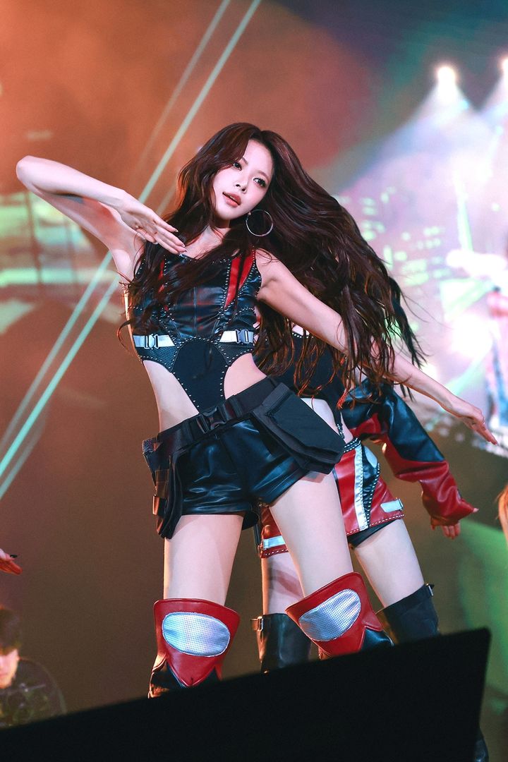 [도쿄=뉴시스] 르세라핌 '2025 르세라핌 투어 '이지 크레이지 핫(EASY CRAZY HOT)' 앙코르 인 도쿄 돔' 홍은채. (사진 = 쏘스뮤직 제공) 2025.11.20. photo@newsis.com *재판매 및 DB 금지