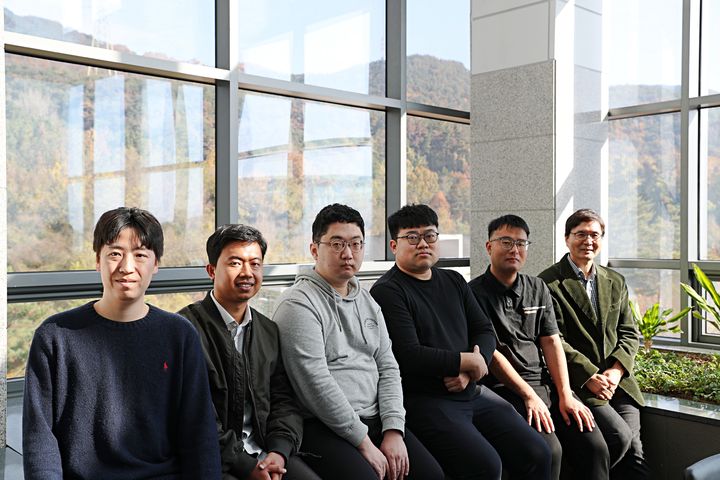  *재판매 및 DB 금지