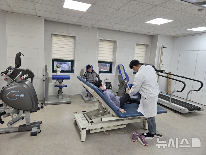 [진천=뉴시스] 진천군보건소 내 리모델링 마친 재활운동실 모습.