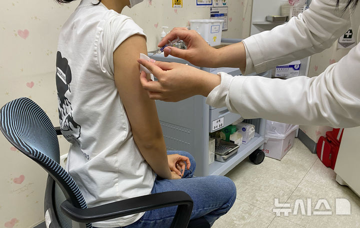 [성남=뉴시스]성남시 모든 시민 독감백신 무료 접종 두 달 만에 접종률이 41%로 나타났다(사진=성남시 제공)2025.11.20.photo@newsis.com