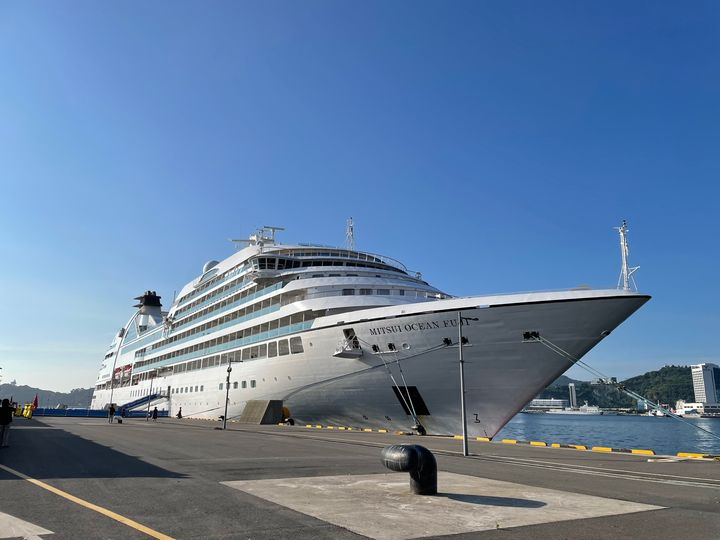 [여수=뉴시스] 일본 크루즈 '미츠이 오션후지'호가 20일 740여명을 승객과 승무원을 싣고 전남 여수항에 기항했다. (사진=여수시 제공) 2025.11.20. photo@newsis.com *재판매 및 DB 금지 *재판매 및 DB 금지