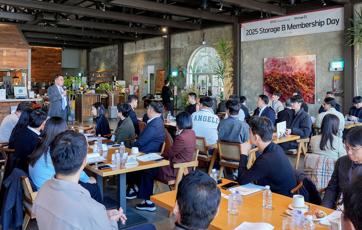 [부산=뉴시스] BNK금융그룹은 20일 스타트업, 핀테크 육성 프로그램인 '스토리지(Storage) B'의 회원사를 부산으로 초청해 멤버십 데이 행사를 개최했다고 밝혔다. (사진=BNK금융그룹 제공) 2025.11.20. photo@newsis.com *재판매 및 DB 금지