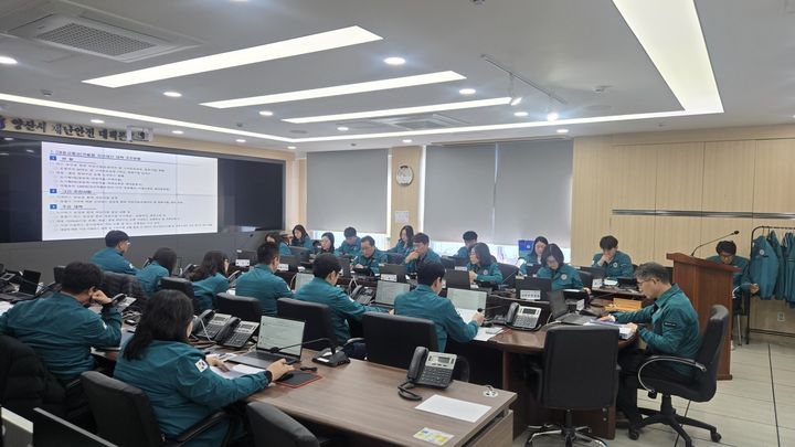 [양산=뉴시스] 양산시가 겨울철 자연재난에 대비한 추진상황을 점검회의를 하고 있다. (사진=양산시 제공) 2025.11.20. photo@newsis.com *재판매 및 DB 금지