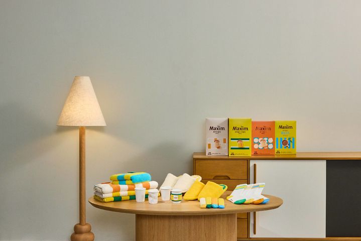 [서울=뉴시스] 컬러 오브 맥심 한정판 패키지 이미지.(사진=동서식품 제공) *재판매 및 DB 금지