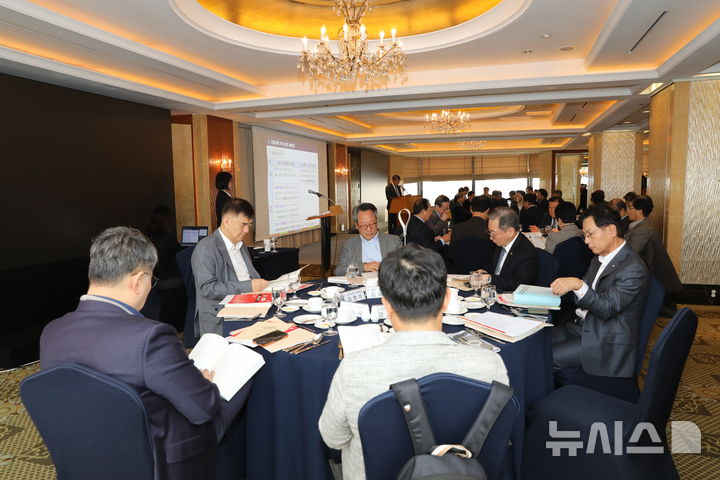 [서울=뉴시스] 대한병원협회는 20일 낮 12시 롯데호텔 서울 37층 가넷룸에서 2025회계연도 제1차 정기이사회를 열었다. (사진= 대한병원협회 제공)