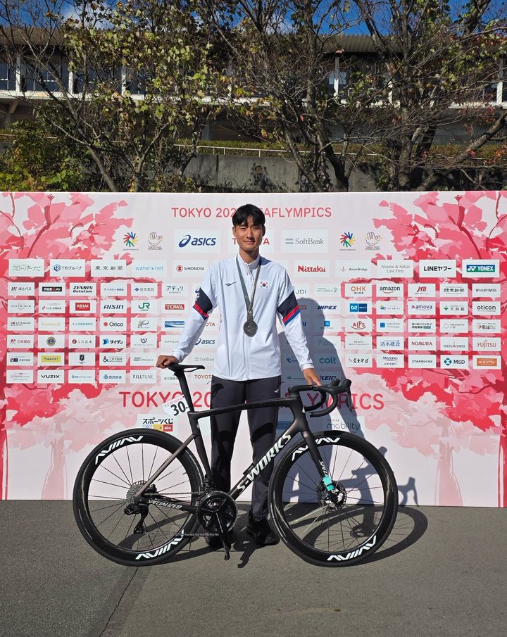 [서울=뉴시스]사이클 고병욱 데플림픽 동메달. (사진=대한장애인체육회 제공)