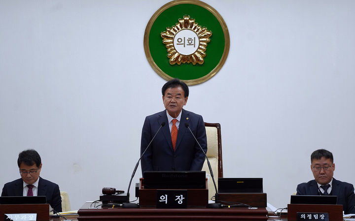 20일 태백시의회 본회의장에서 고재창 의장이 시의회 제288회 정례회 개회를 진행하고 있다.(사진=태백시의회 제공) *재판매 및 DB 금지