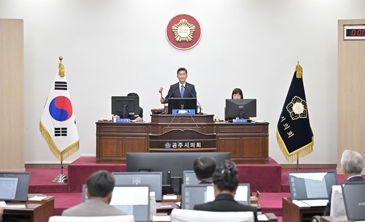[공주=뉴시스] 공주시의회 제262회 제2차 정례회 개회식 모습.(사진=공주시의회 제공). 2025.11.20. photo@newsis.com. *재판매 및 DB 금지