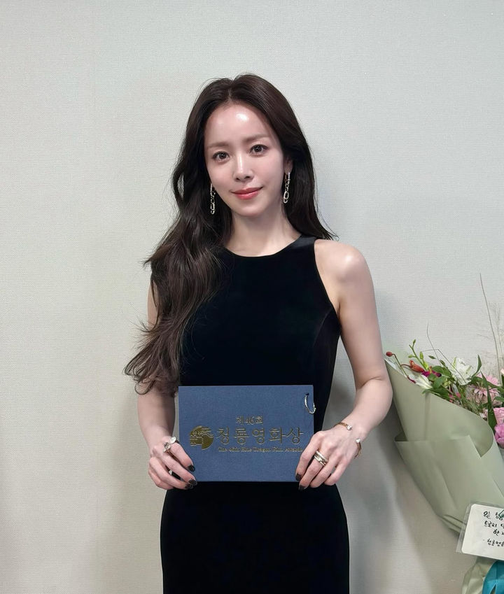 [서울=뉴시스] 배우 한지민. (사진=한지민 인스타그램 캡처) 2025.11.20. photo@newsis.com *재판매 및 DB 금지