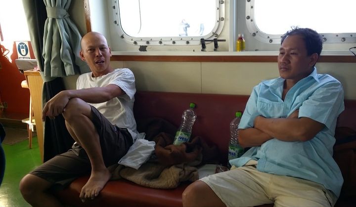 [부산=뉴시스] 2017년 스텔라데이지호 침몰로 인해 총 24명의 승선원(한국인 8명) 중 구조된 필리핀 선원 2명의 모습. (사진=스텔라데이지호 침몰참사 대책위원회 제공) 2025.11.20. photo@newsis.com *재판매 및 DB 금지