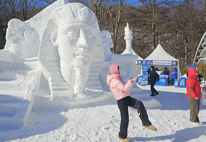 지난 2월 개최된 태백산국립공원 당골광장의 태백산눈축제 눈조각.(사진=뉴시스) *재판매 및 DB 금지