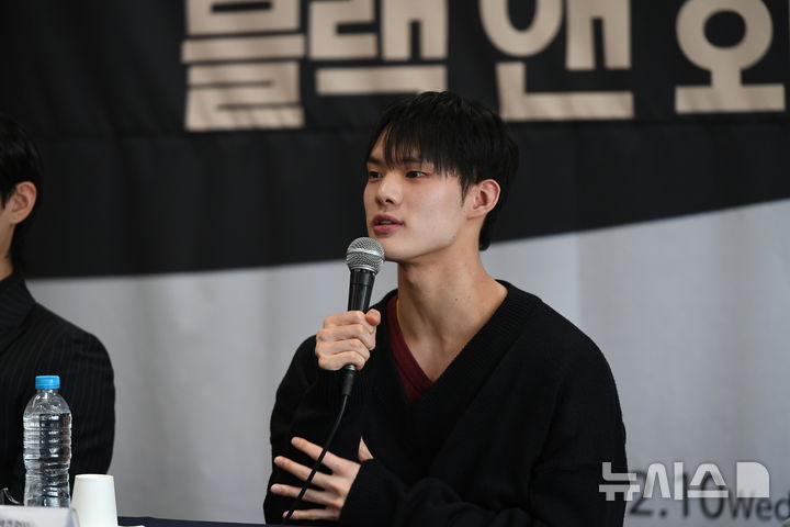 [서울=뉴시스]20일 마포아트센터에서 발레 갈라 '블랙앤화이트' 기자간담회가 열렸다. 발레리노 강경호가 발언하고 있다. (사진=마포문화재단 제공) 