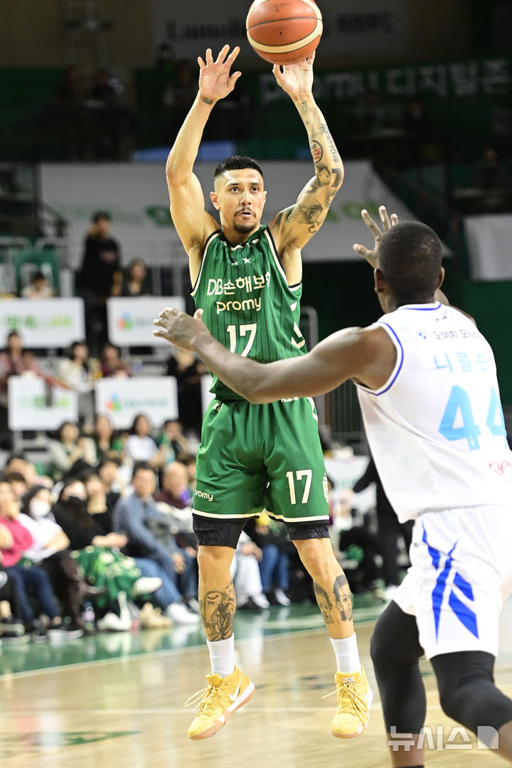 [서울=뉴시스]프로농구 원주 DB의 이선 알바노. (사진=KBL 제공) 2025.11.20.