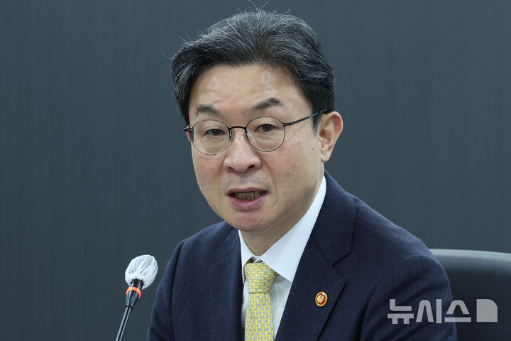 [서울=뉴시스] 조성우 기자 = 이억원 금융위원장.(자료사진) 2025.11.20. xconfind@newsis.com